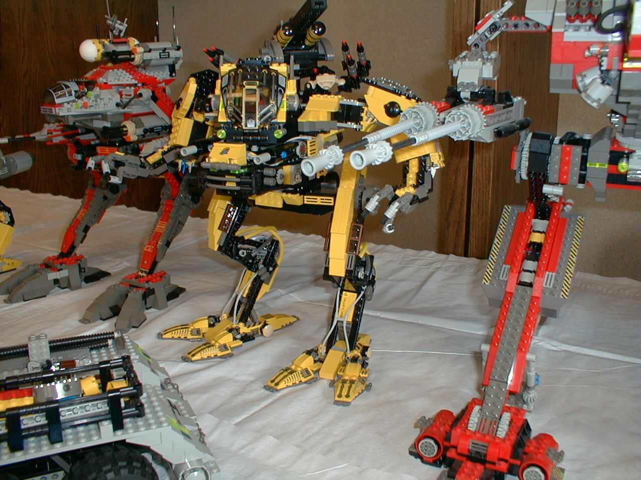 mecha_table26.jpg