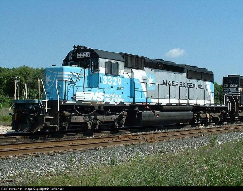 sd40-2_nsmaersk.jpg