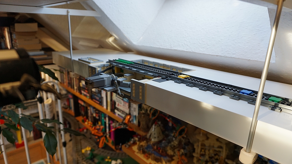 turntable_mounted_on_wall.jpg