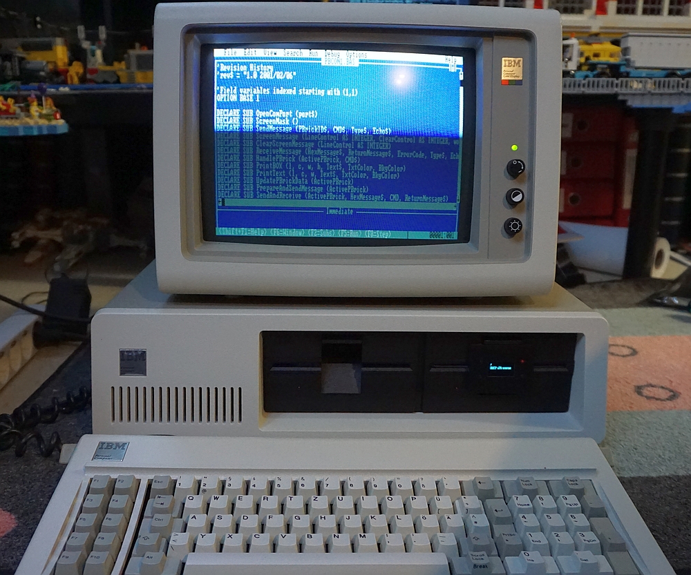 ibm_xt_qbasic_running_1.jpg