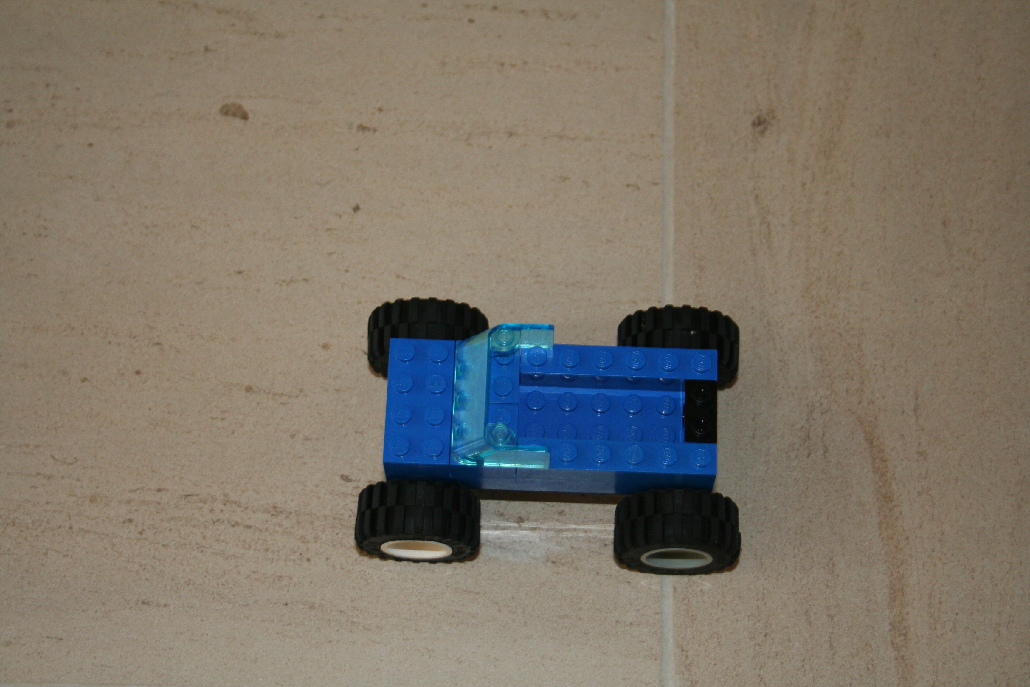 lego_car_002.jpg