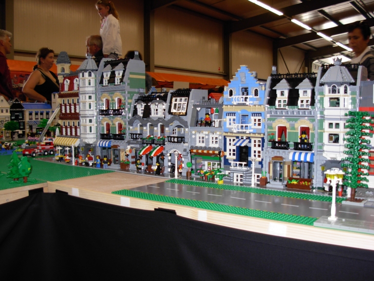 lego_clubmeeting_2008_zundert_layouthouses02.jpg
