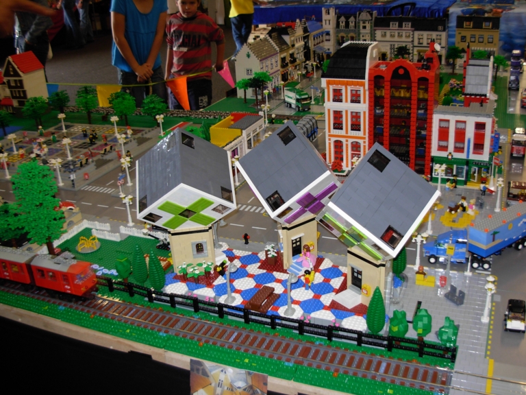 lego_clubmeeting_2008_zundert_layouthouses05.jpg