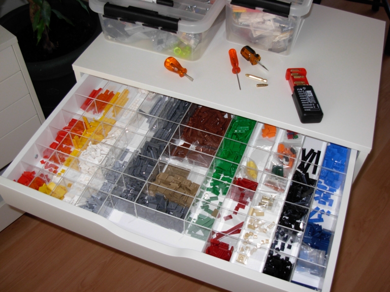 lego_self_made_storage_system_02.jpg