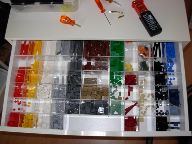 lego_self_made_storage_system_03.jpg
