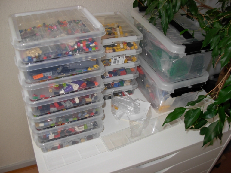 lego_self_made_storage_system_11.jpg