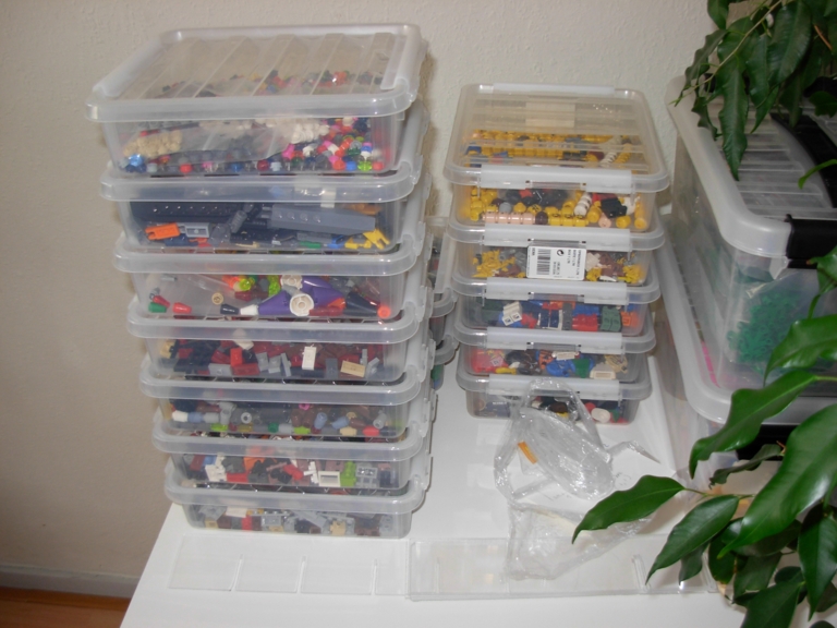 lego_self_made_storage_system_12.jpg