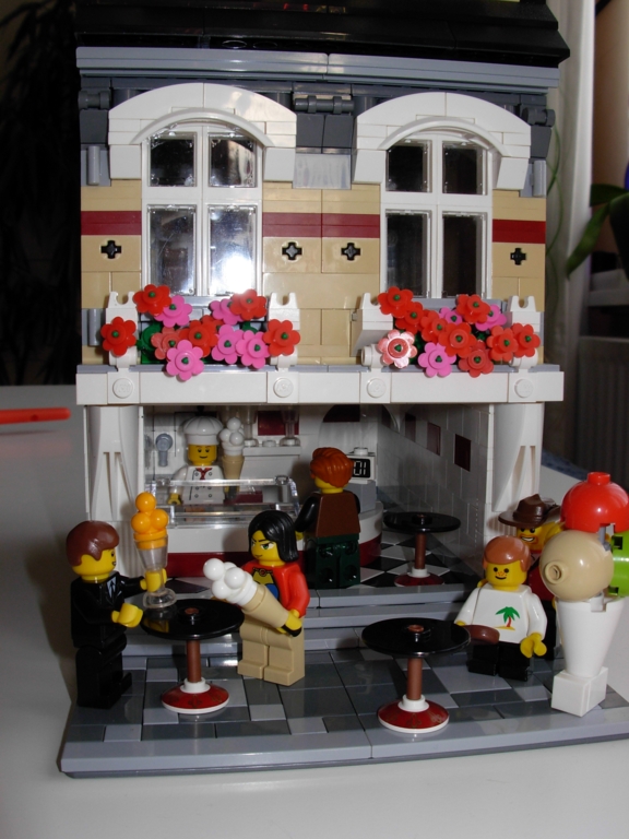 lego_modular_ice_lounge_moc_02.jpg