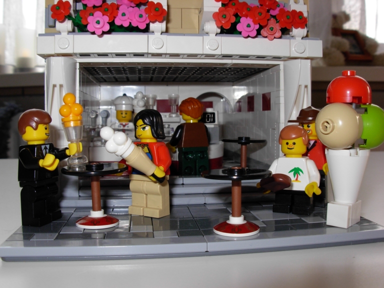 lego_modular_ice_lounge_moc_03.jpg