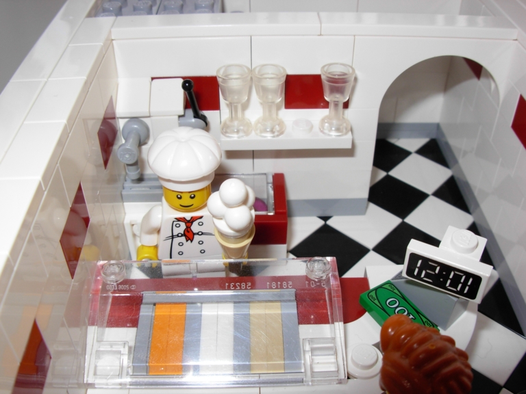 lego_modular_ice_lounge_moc_11.jpg