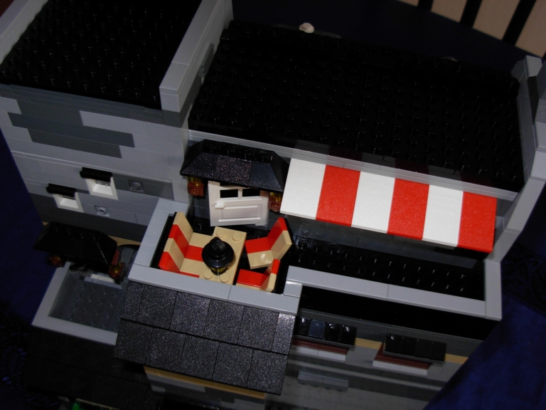 lego_modular_pizzeria_moc_27.jpg