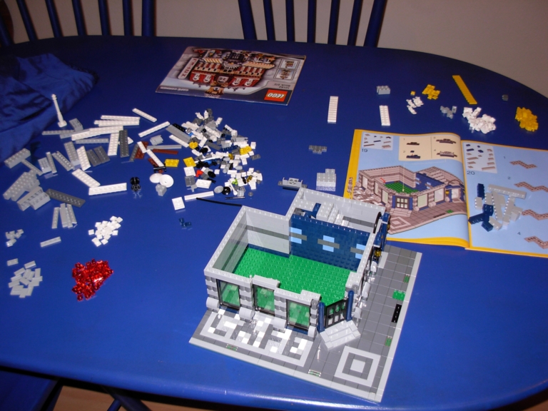 lego_10182_cafe_corner06.jpg