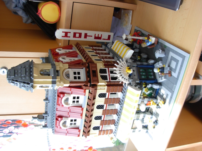 lego_10182_cafe_corner12.jpg