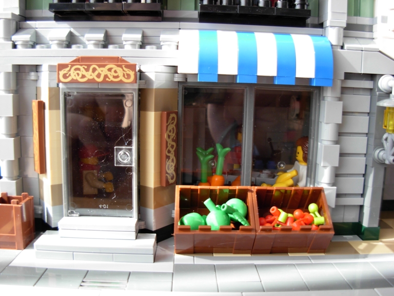 lego_10185_green_grocer097.jpg