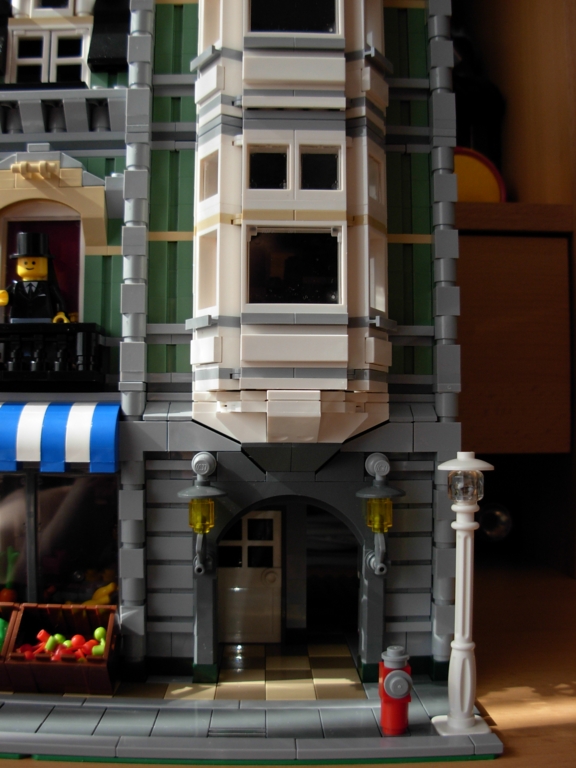 lego_10185_green_grocer100.jpg