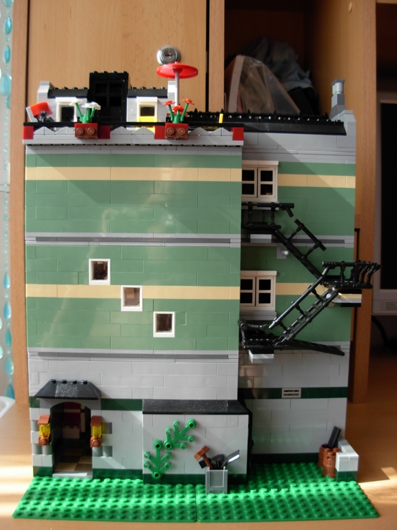 lego_10185_green_grocer104.jpg