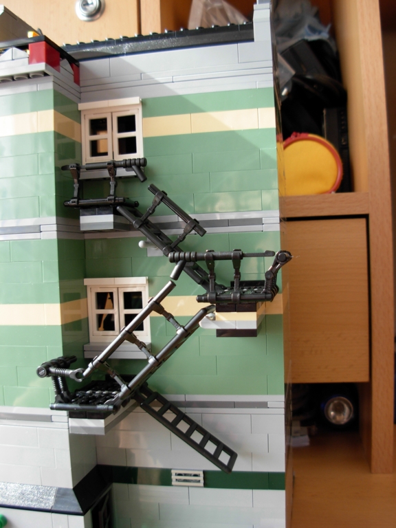 lego_10185_green_grocer105.jpg