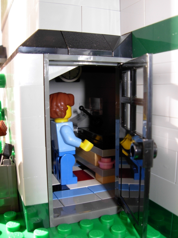 lego_10185_green_grocer109.jpg