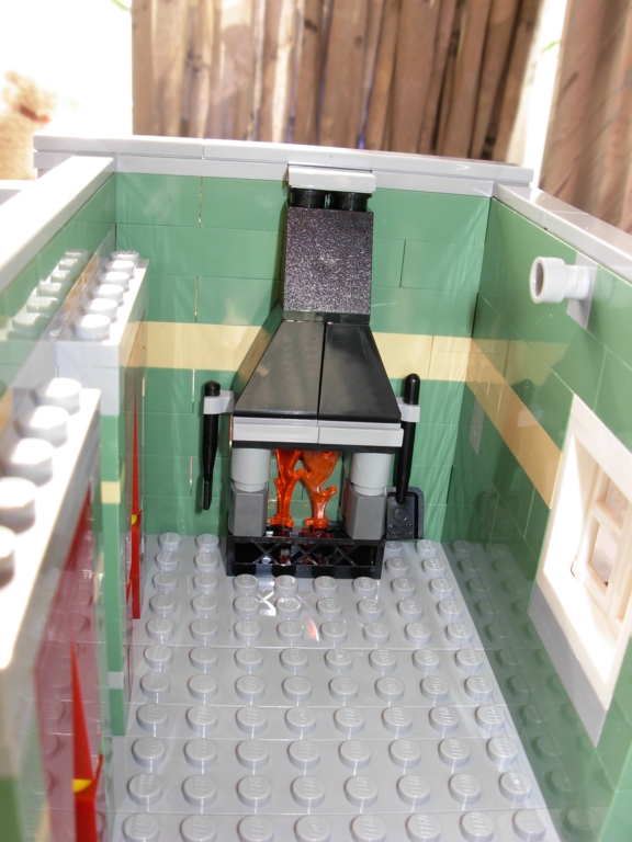 lego_10185_green_grocer125.jpg
