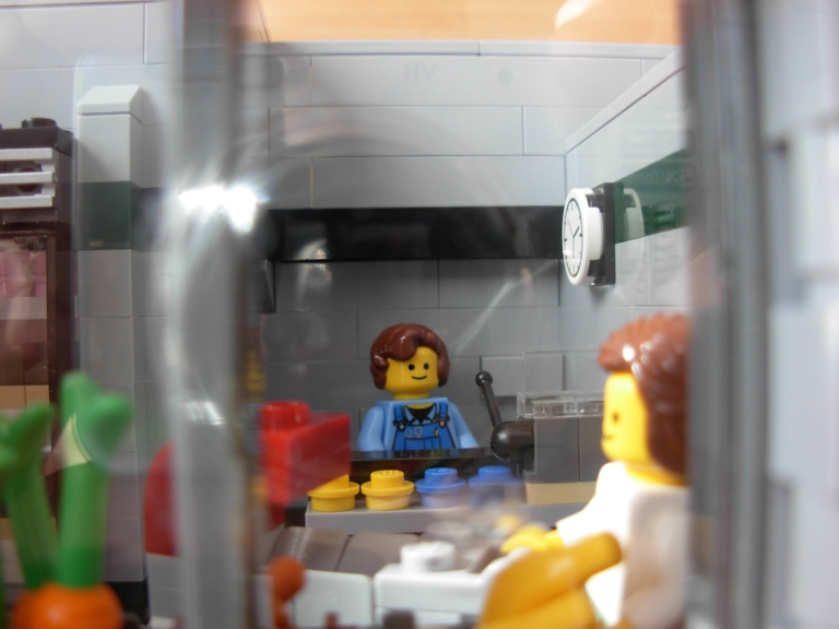 lego_10185_green_grocer136.jpg