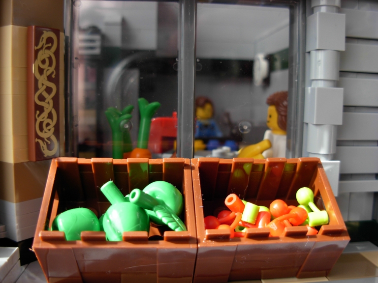 lego_10185_green_grocer140.jpg