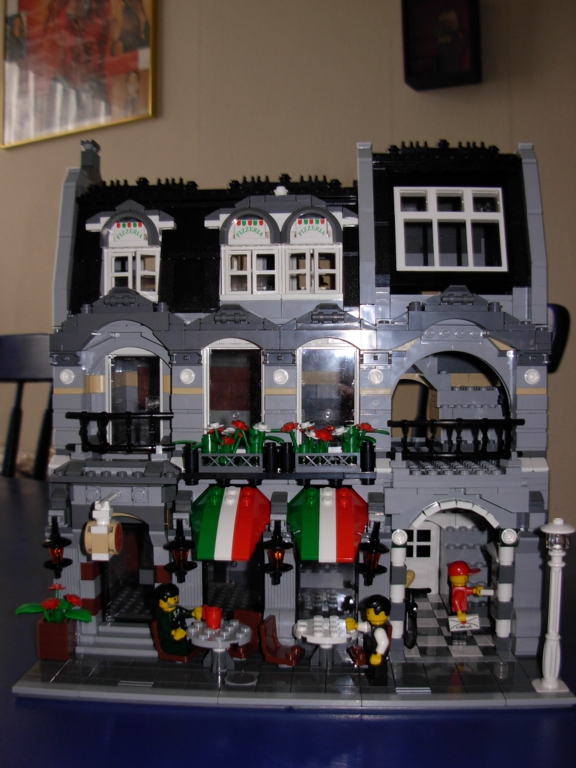 lego_modular_pizzeria_moc_20.jpg