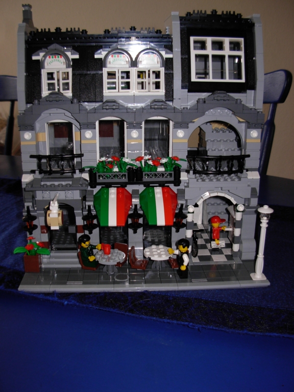 lego_modular_pizzeria_moc_21.jpg