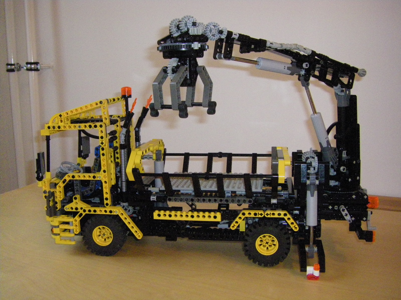 third_attempt_of_crane_truck.jpg