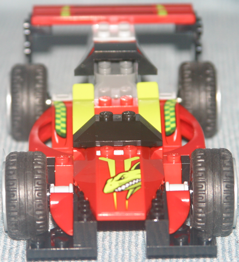 03_front_front_focus.png