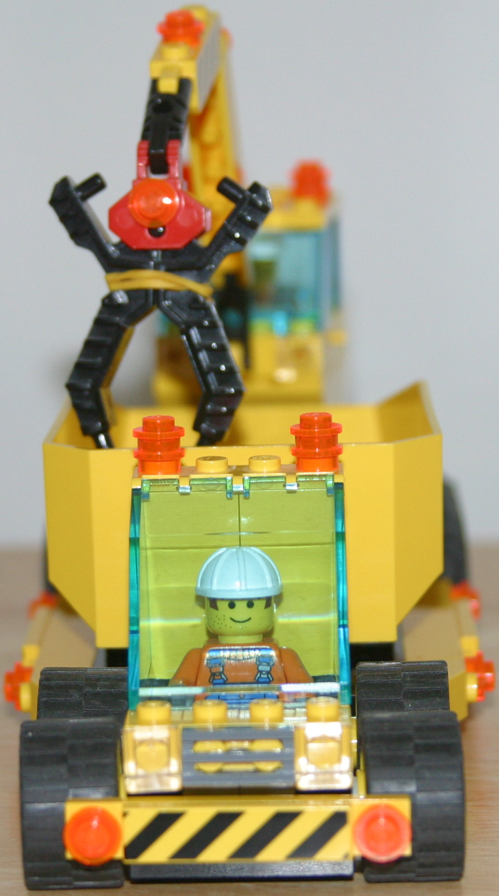 02_front_focus_front.jpg