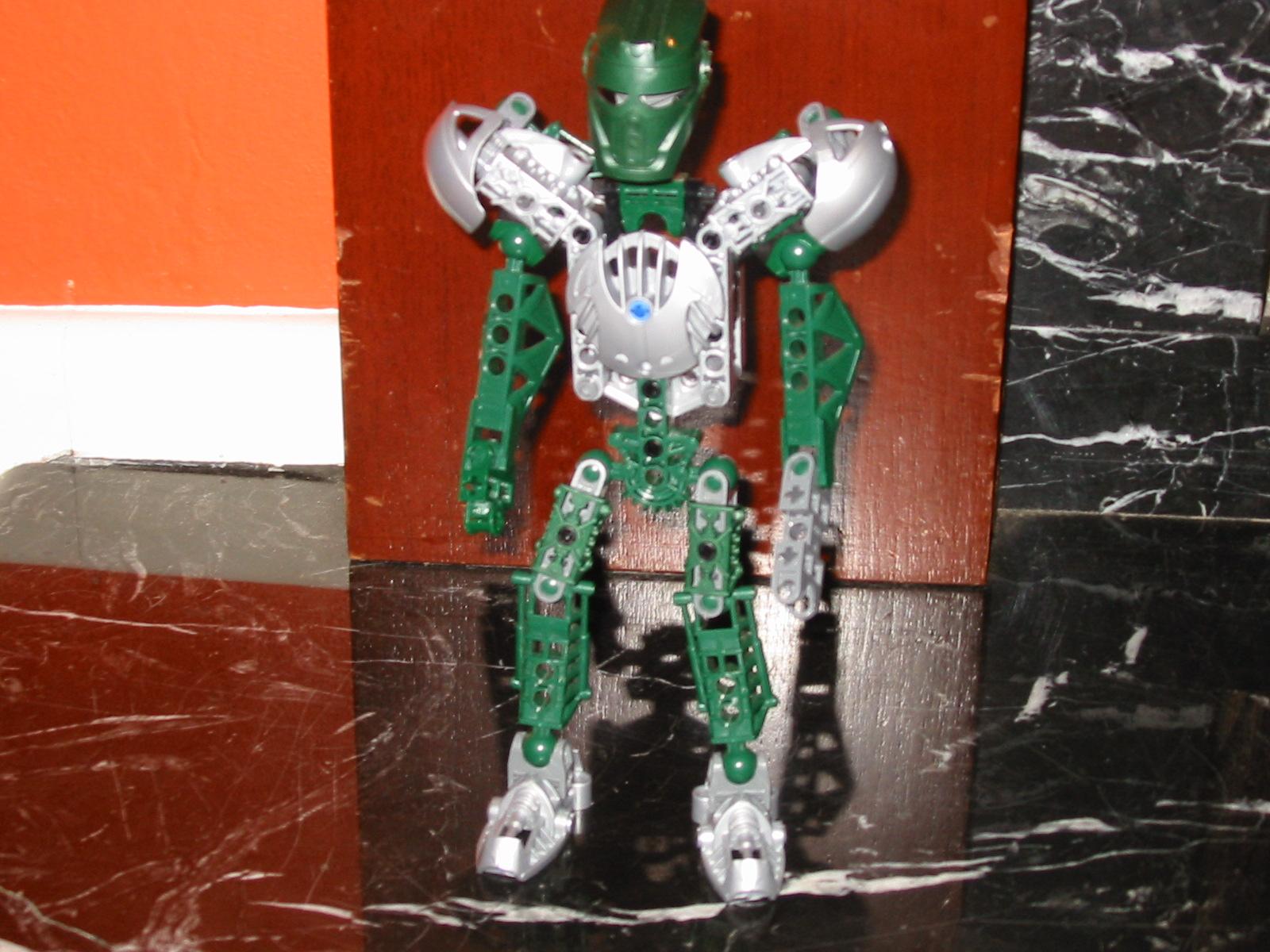 nidihki_pose_4.jpg