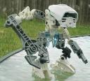 ko-matoran_nau_frontright.jpg