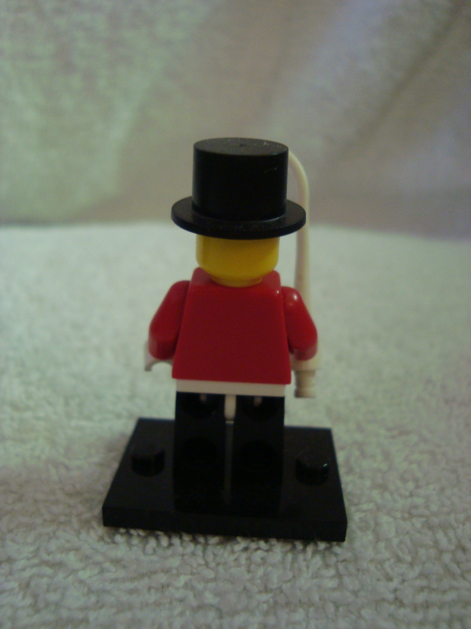 lego_minifigures_ringmaster_002.jpg