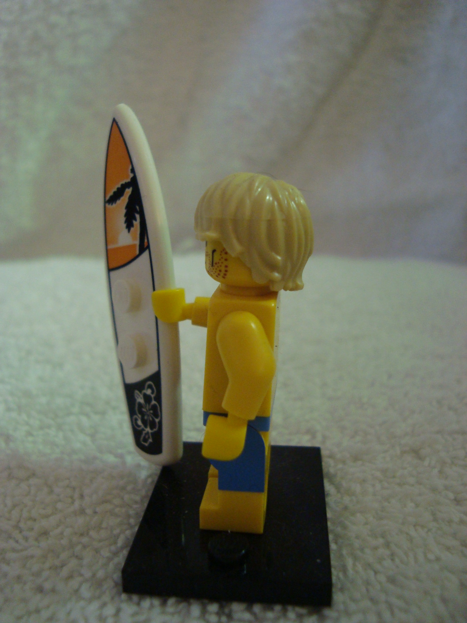 lego_minifigures_surfer_001.jpg
