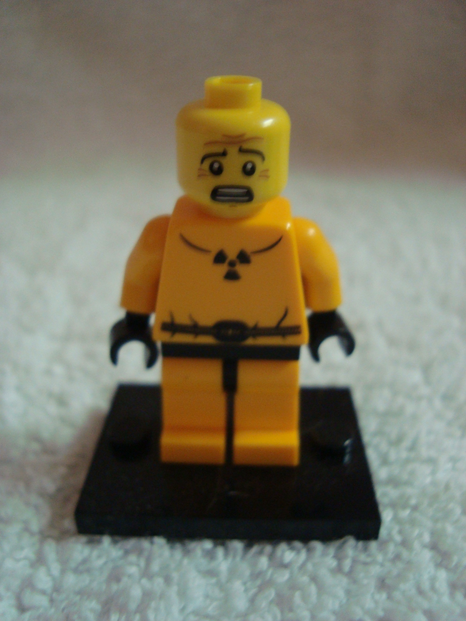 lego_minifigures4_hazmat_004.jpg