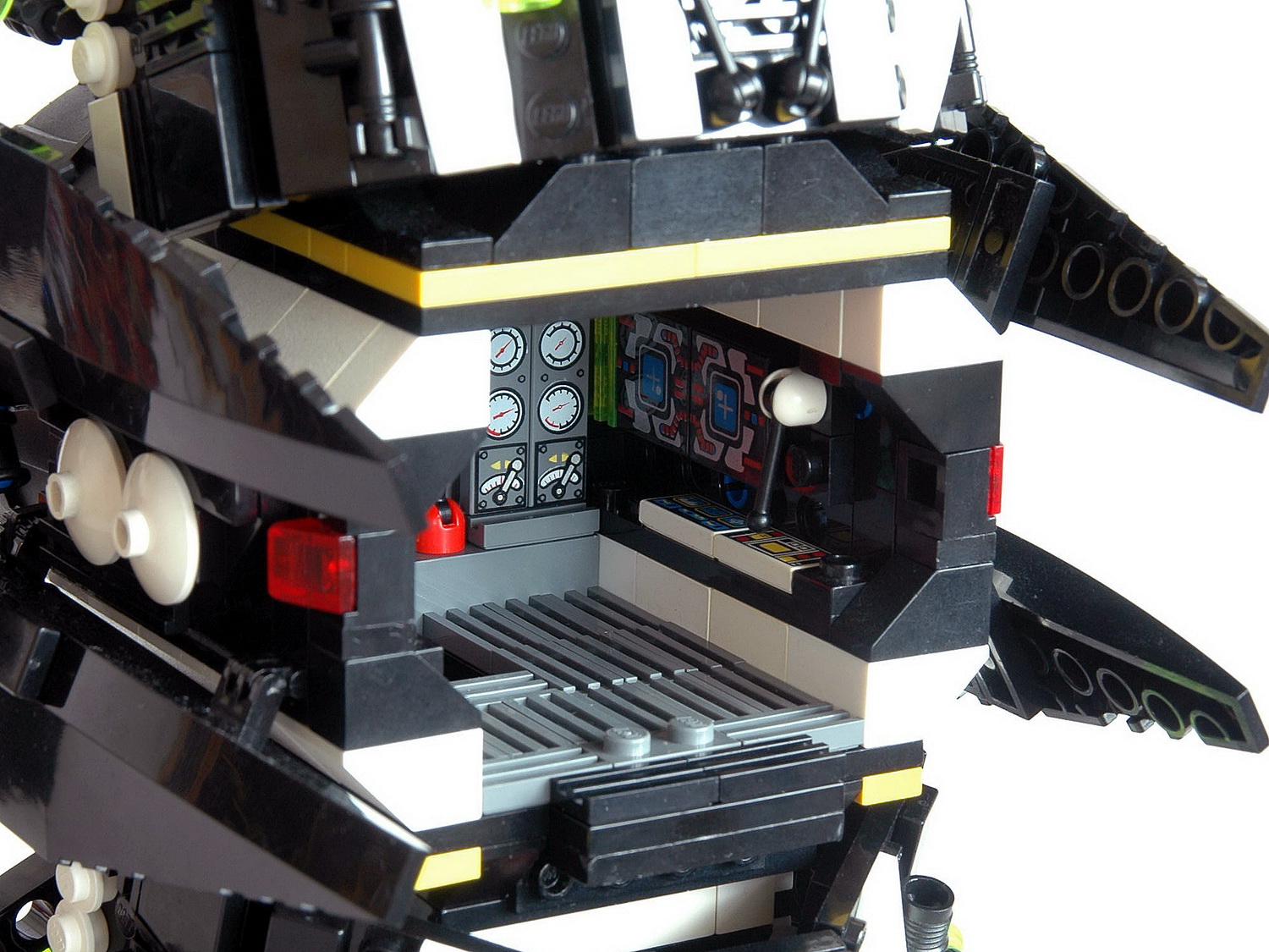 31-cockpit_resize.jpg
