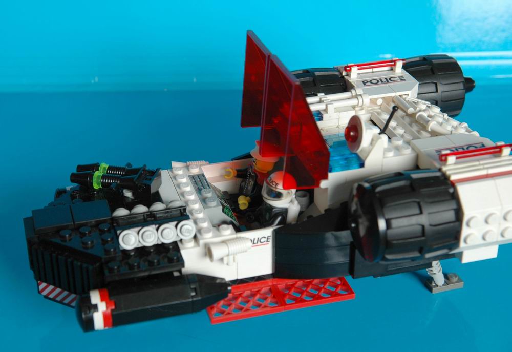 3cockpit2.jpg