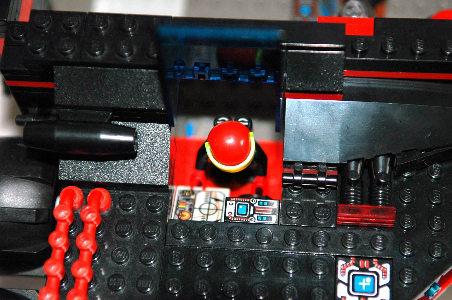 4wingcockpit.jpg