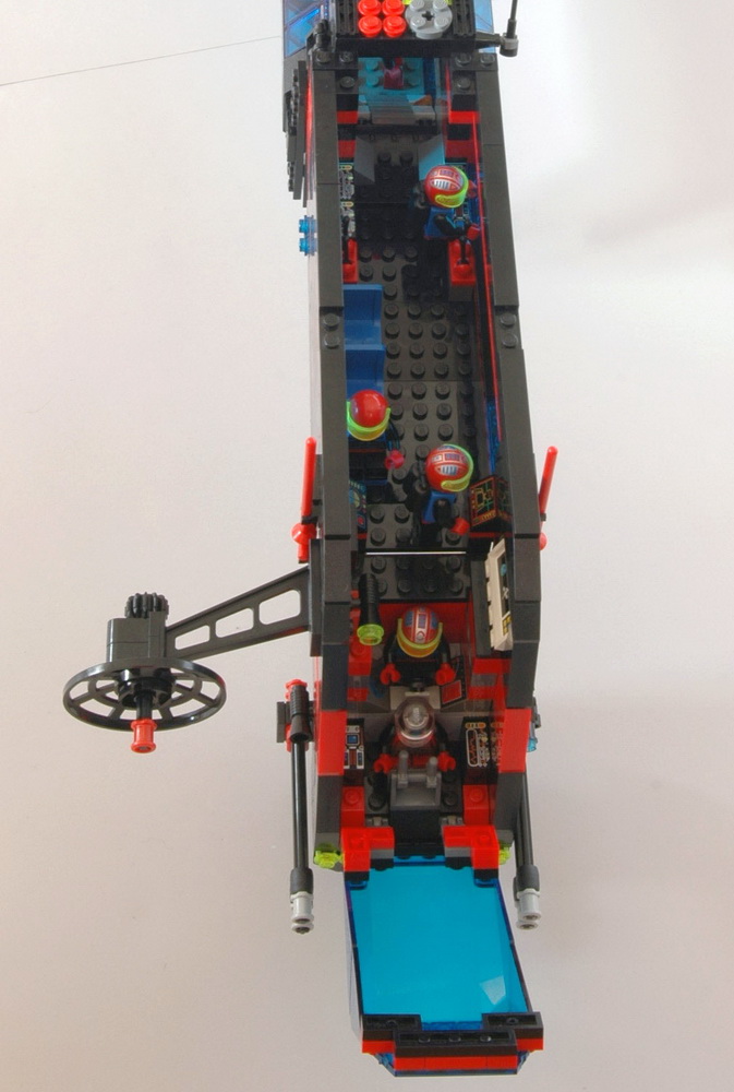 204cockpit3_resize.jpg