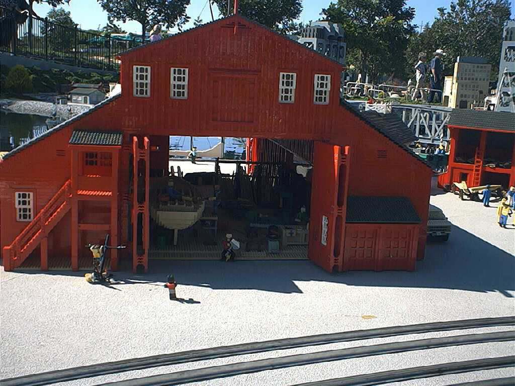 boatbuildinghouse.jpg