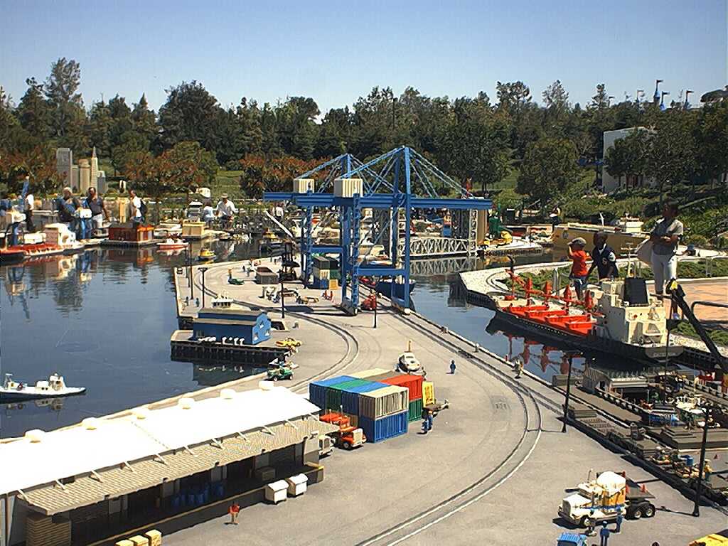 containerloadingarea.jpg