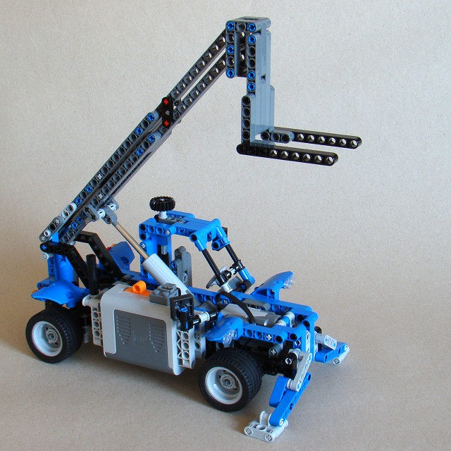8052_model_2-2-telehandler.jpg