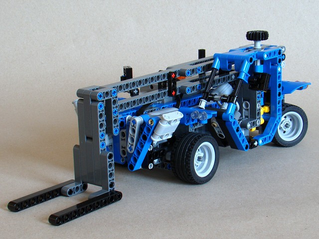 8052_model_2-3-telehandler.jpg