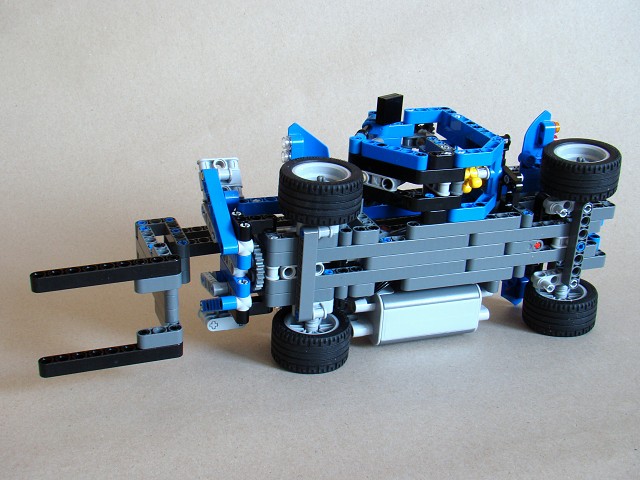 8052_model_2-5-telehandler.jpg