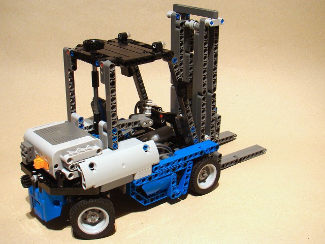 8052_model_3-2-forklift.jpg