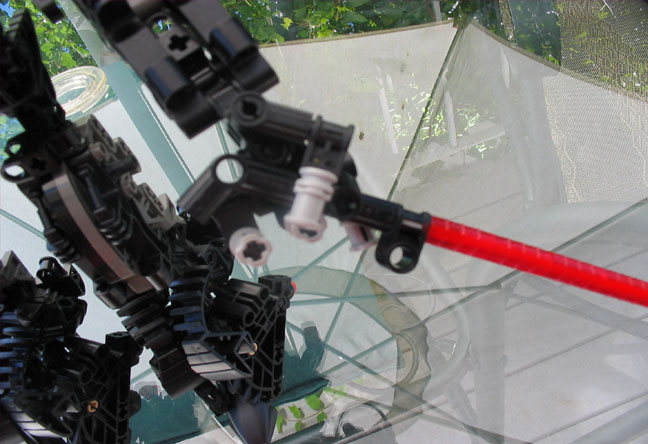 galactis3272151hand.jpg