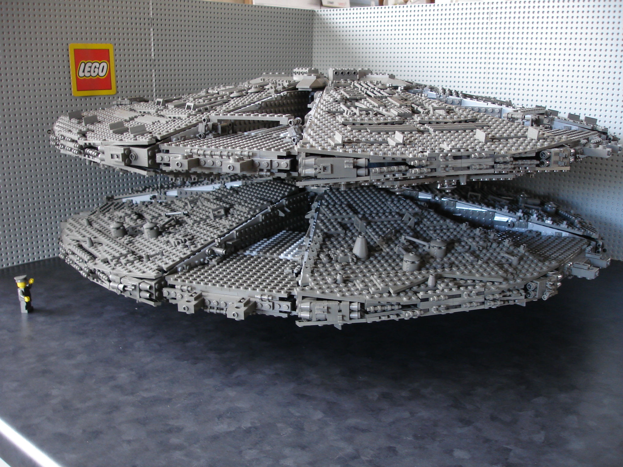 basestar2_022.jpg