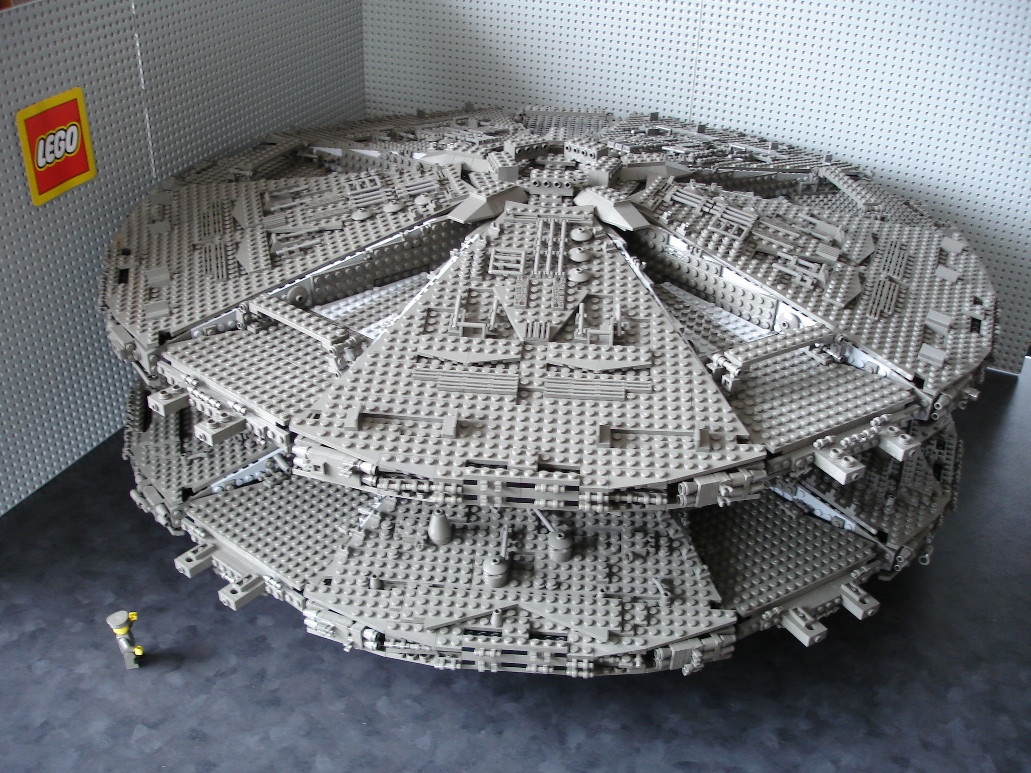 basestar2_048.jpg