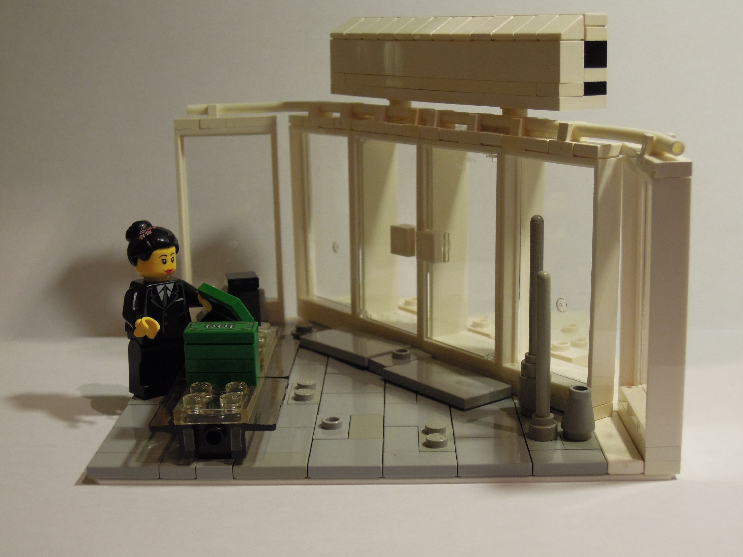 big_sale_in_legocity_5.jpg