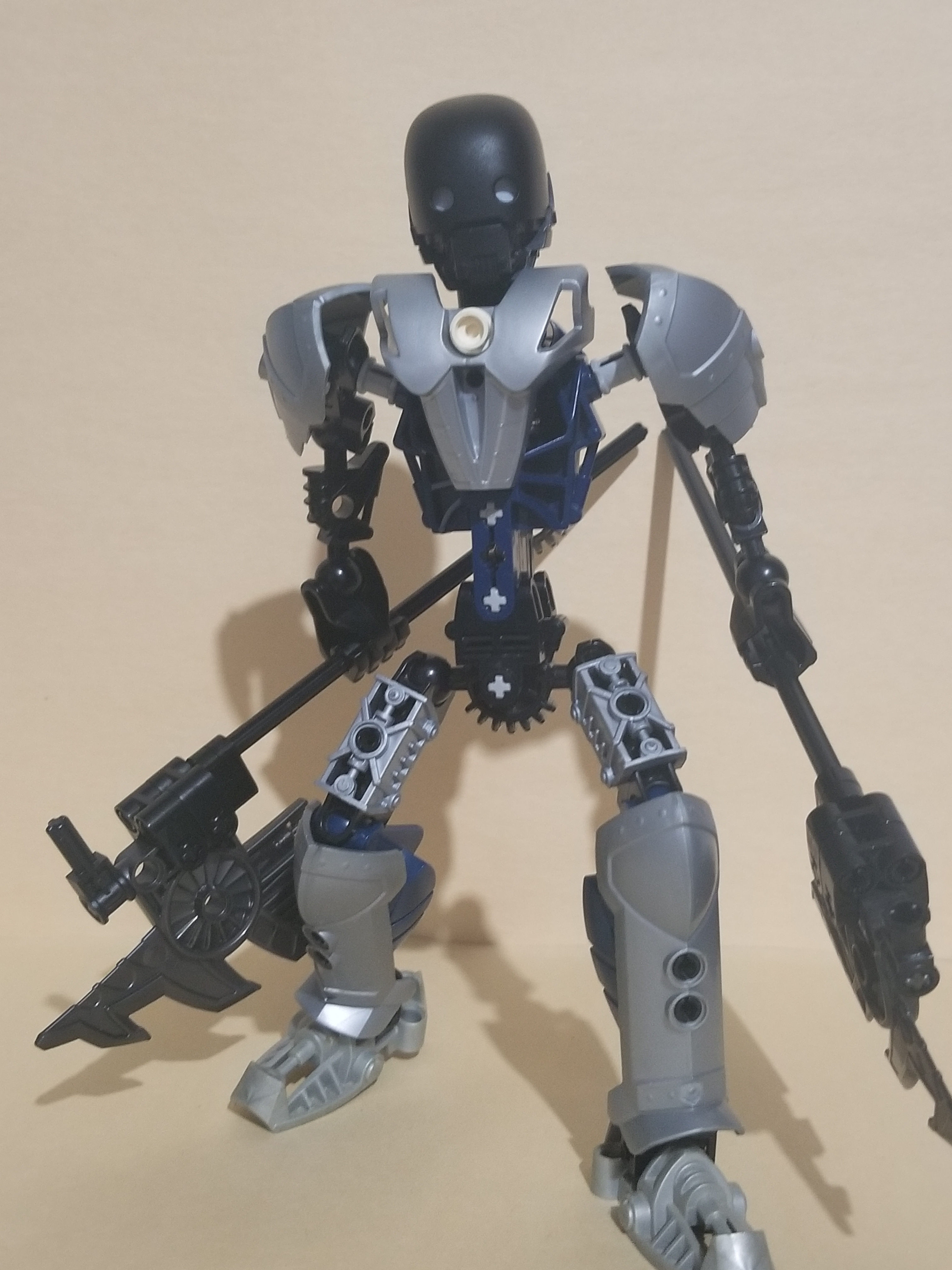 rolda_pose.jpg